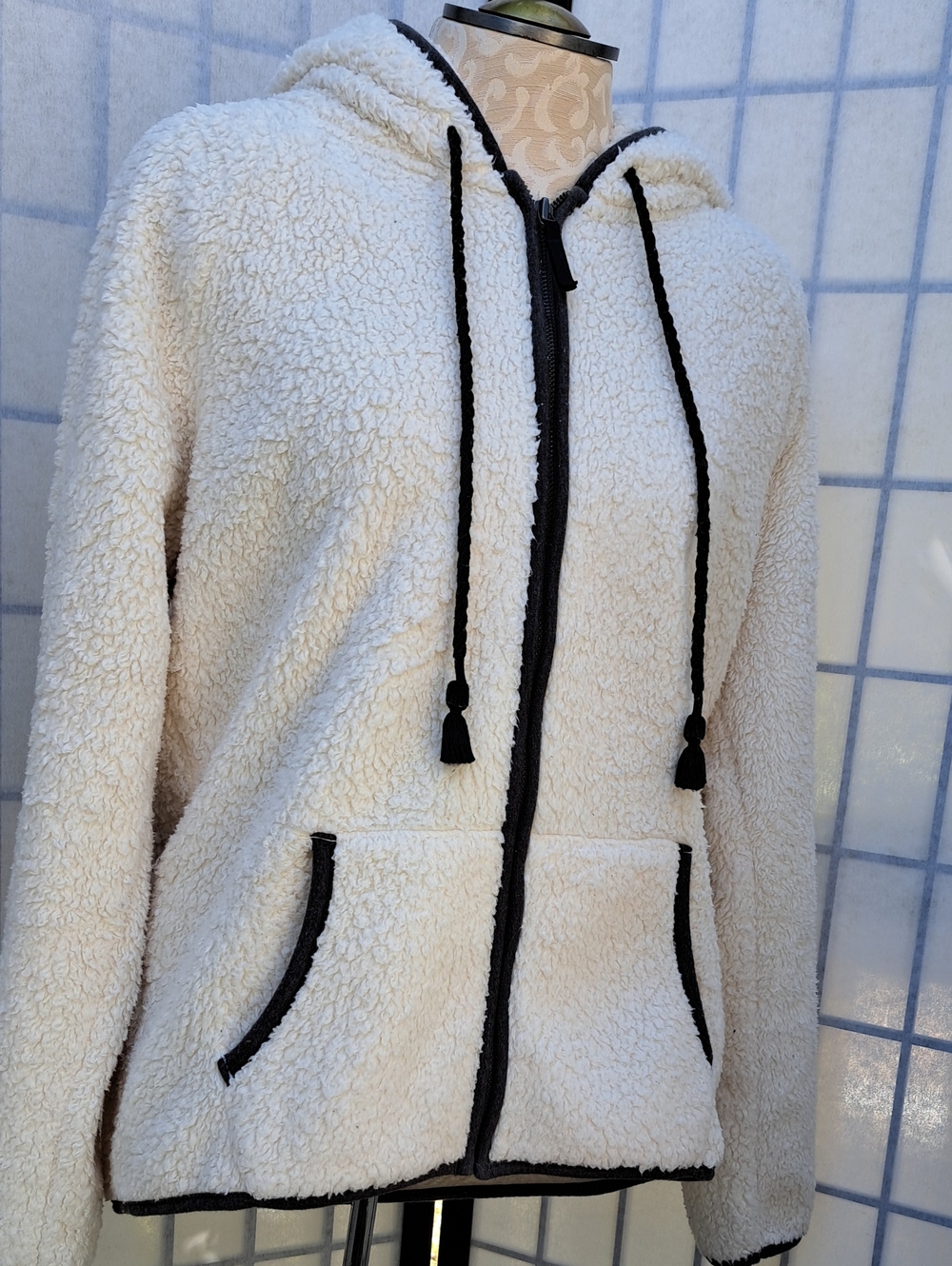 American Eagle Outfitters Cream Sherpa Zip Hoodie with Black Trim